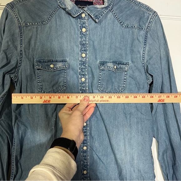 American Eagle Destroyed Denim Shirt Pearl Snaps Floral Lined Size Large - Picture 9 of 12